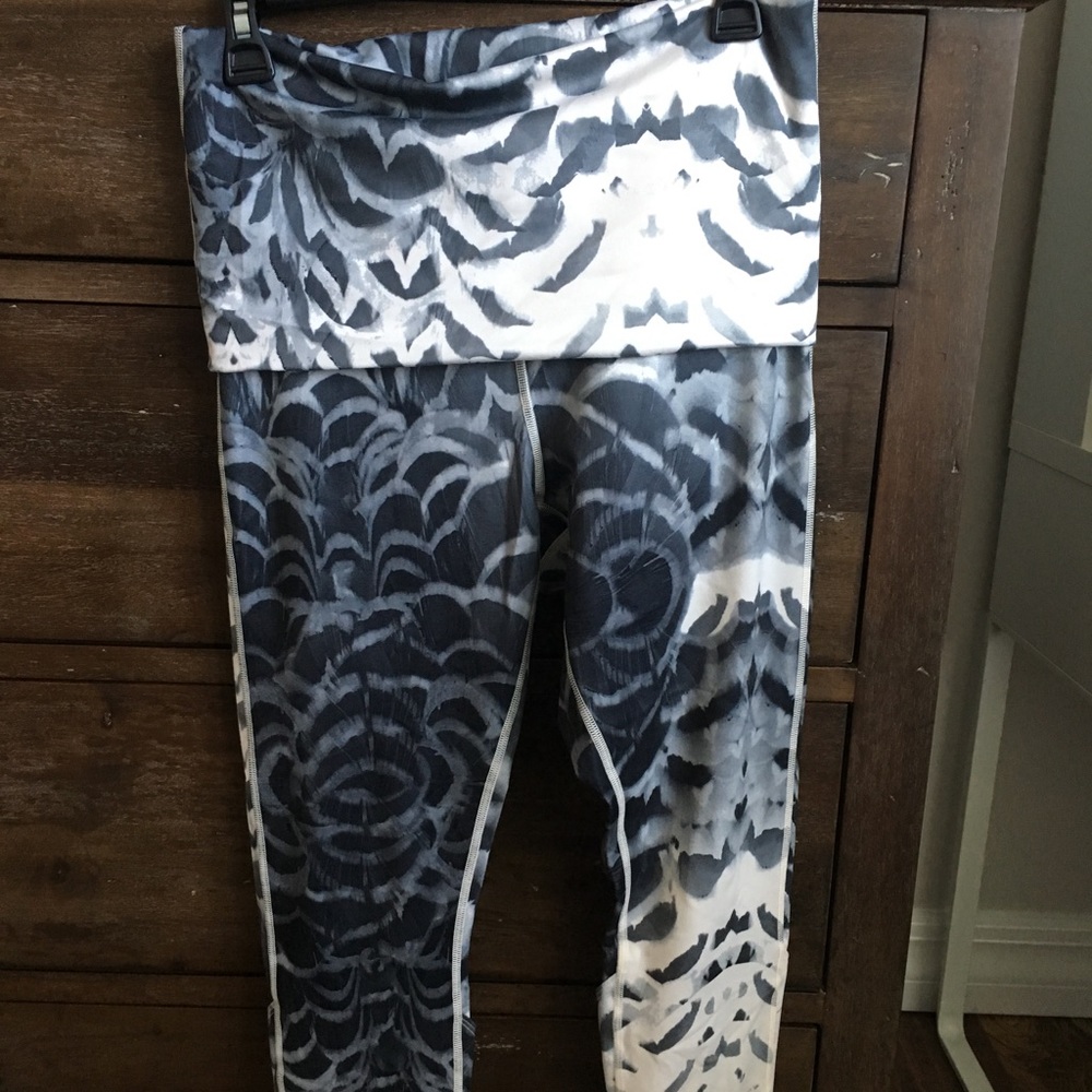 Black & White Capri fold down waist
